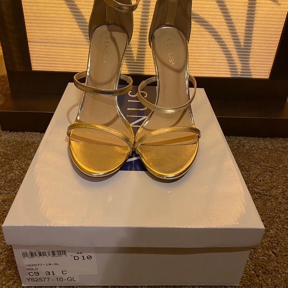 Gold heels brand new in original packaging. - Picture 2 of 4